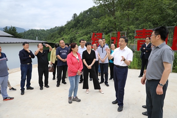 ab04df1c33cd43a2a389104ddce26934.jpg 县长.jpg